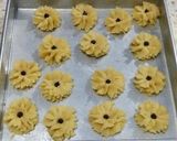 Foto langkah ke 3 dari resep Kue Semprit.