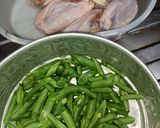 Foto langkah ke 1 dari resep Asem-asem Ayam Buncis.