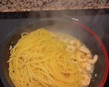 Foto del paso 4 de la receta: Espaguetis con langostinos al ajillo