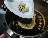 A picture of step 2 of Cardamom tea (Elaichi chai).