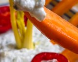 Foto del paso 5 de la receta: Untable de yogur de leche de búfala 🐃, queso azul, nueces y apio 💙 💚🧡para dipear con crudités 🥕🌶️ 🌱