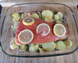 Foto del paso 4 de la receta: Salmón con patatas al horno