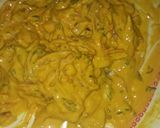 A picture of step 4 of Crispy onion pakoray.