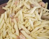 A picture of step 2 of Pasta mare e monti.