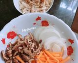 Hình bước làm 1 của món Burger cơm rong biển thịt gà rau củ