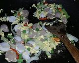 Foto langkah ke 4 dari resep Mie Burung Dara Goreng.
