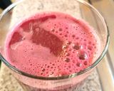 A picture of step 2 of Detox: carrot and beetroot juice with a spike of lemon.