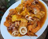Foto langkah ke 7 dari resep Seafood Tumpah Pedas Manis.
