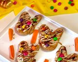 A picture of step 5 of Easter bunny cinnamon rolls.
