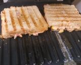 A picture of step 4 of Chicken and vegetables sandwiches mouth watering.