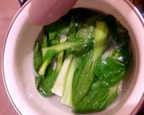 Foto langkah ke 3 dari resep Pakcoy Siram Saus Tiram Jamur.