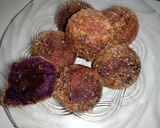 Foto langkah ke 8 dari resep Bola bola ubi isi coklat.