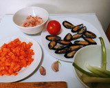 Foto del paso 1 de la receta: Arroz meloso y caldoso de gambón y mejillones