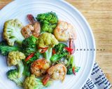 Foto langkah ke 4 dari resep Brokoli Udang Saus Tiram.