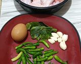 Foto langkah ke 1 dari resep Ayam Goreng Daun Jeruk.
