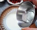 फलहारी स्ट्रॉबेरी रायता रेसिपी चरण 2 फोटो