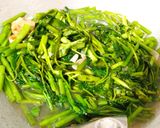 Foto langkah ke 4 dari resep Tumis kangkung sederhana.