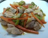 Foto del paso 4 de la receta: Pollo agridulce (verduras+piña), a mi manera