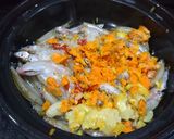 Hình bước làm 1 của món Cá lòng tong kho nghệ