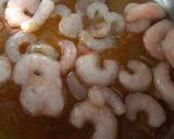 Foto del paso 2 de la receta: Pasta con atún y gambitas, one pot