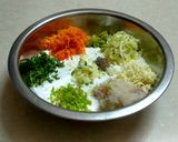 ચોખાનાં લોટની થાલીપીઠ (Rice Flour Thalipeeth Recipe In Gujarati) રેસીપી સ્ટેપ1ફોટો