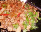 Foto langkah ke 4 dari resep Oseng Kikil Tempe Pedas Manis Gurih.
