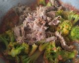 Foto del paso 3 de la receta: Brócoli con carne desmechada en salsa de tomate🥦🍅🥩🍚🍱🍛