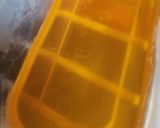 A picture of step 1 of 3 color custard jelly.