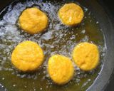 Foto langkah ke 3 dari resep Donut ubi kuning.
