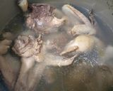 Foto langkah ke 1 dari resep Sop ayam kampung simpel.