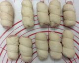 Hình bước làm 8 của món Doughnut Xúc Xích