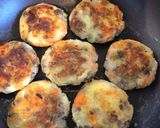 Foto langkah ke 3 dari resep 8. Perkedel irit minyak (fry pan).