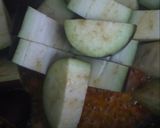 Foto langkah ke 2 dari resep Terong Masak Pedas.