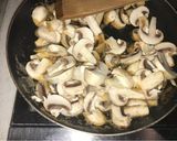 Foto del paso 3 de la receta: Champiñones en mantequilla dorada