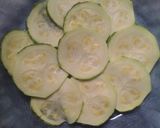 Foto del paso 4 de la receta: Circulos de pescado y puré,zuchinis y tomate con aceite de albahaca