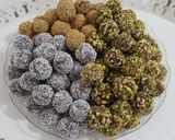 صورة لخطوة 1 من وصفة كرات التمر المغطسة بالشوكولاته