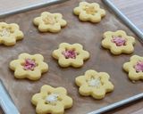 Foto langkah ke 4 dari resep Stained Glass Cookies.