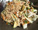 Foto langkah ke 4 dari resep Mie Goreng Putih khas Hajatan.