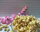 Foto langkah ke 3 dari resep Caramel Popcorn.