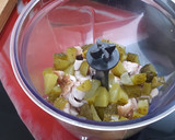 Foto del paso 4 de la receta: Huevos rellenos de pollo (aprovechamiento)
