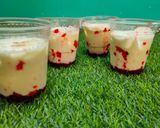 Foto langkah ke 5 dari resep Korean Strawberry Milk Latte.