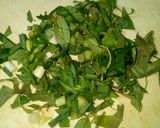 Hình bước làm 2 của món Bún Bò Cà Chua Hành Răm