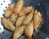 Foto langkah ke 7 dari resep Pangsit Goreng Isi Tahu.