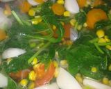 Foto langkah ke 4 dari resep Sayur Bening Bayam jagung Baso ikan simple.