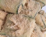 Foto del paso 3 de la receta: Mozzarella envuelto en lonchas de calabacín