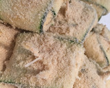 Foto del paso 3 de la receta: Mozzarella envuelto en lonchas de calabacín