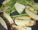 ডাঁটা বেগুন দিয়ে কাতলা মাছের ঝোল (Data begun diye katla machher jhol recipe in bengali) রেসিপি ধাপ - 4 ছবি