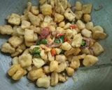 Foto langkah ke 5 dari resep Tahu pedas asem manis.