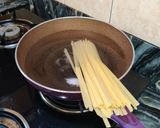 A picture of step 2 of Aglio e olio fettuccine.