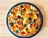 Foto del passaggio 5 della ricetta Torta di ricotta con roselline di verdure miste